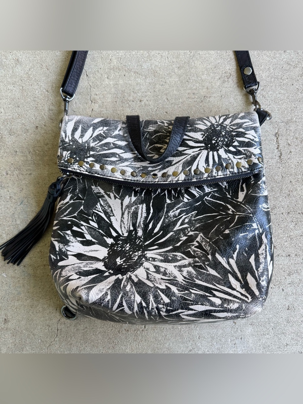 PATRICIA NASH 
Black & White Floral Distressed Leather Shoulder Strap Purse 👜